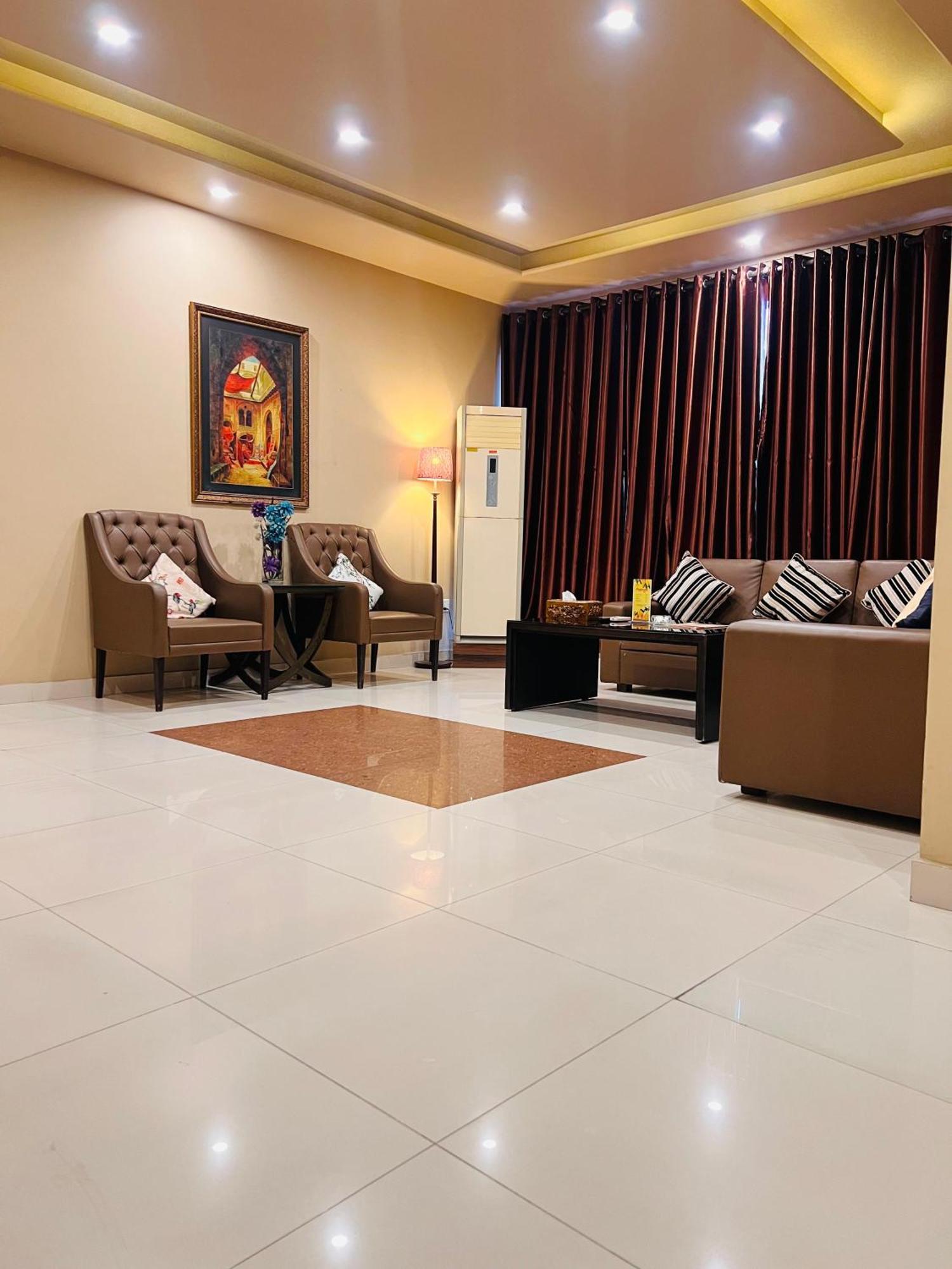 Grand Regent Hotel And Suites Faisalabad Exterior photo