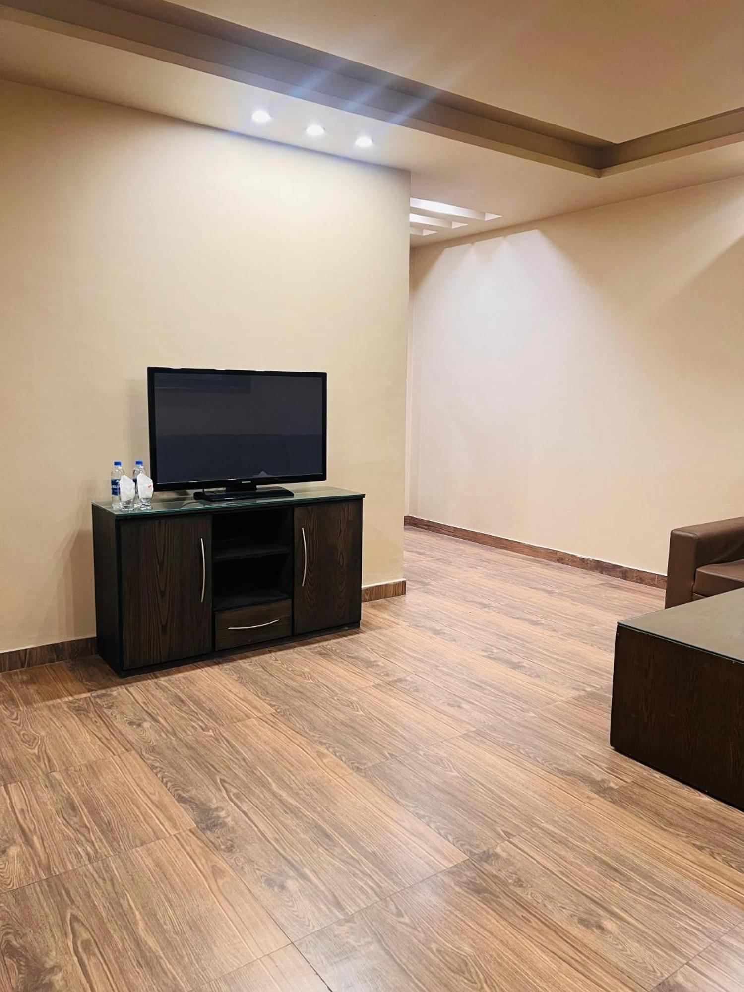Grand Regent Hotel And Suites Faisalabad Exterior photo
