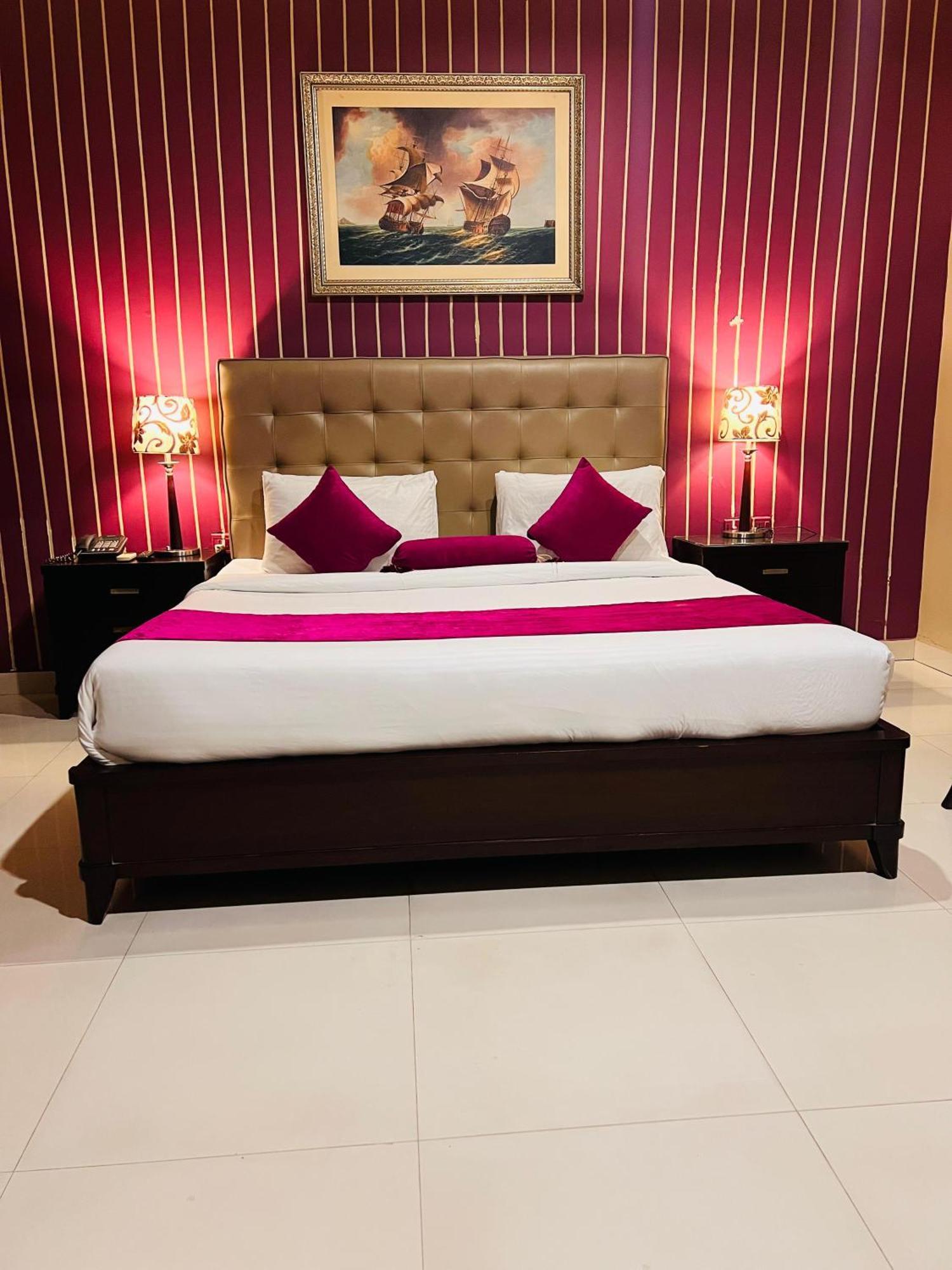 Grand Regent Hotel And Suites Faisalabad Exterior photo