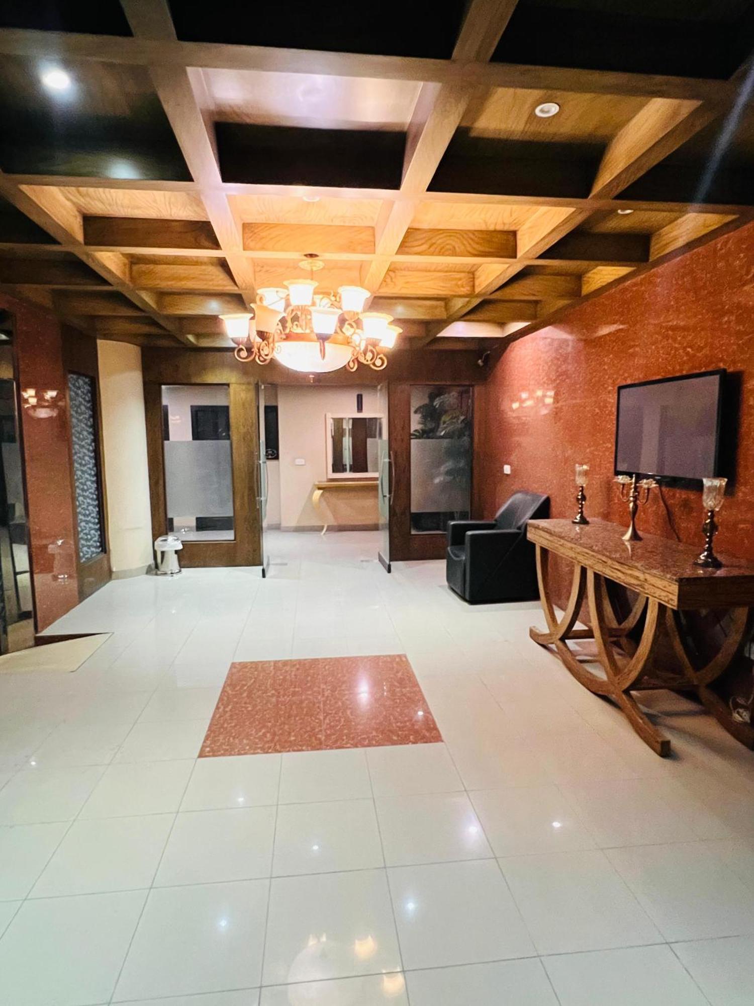 Grand Regent Hotel And Suites Faisalabad Exterior photo